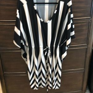 Fun stripped dress with waist conch detail